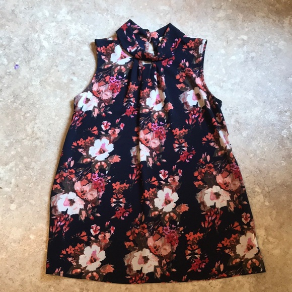 Cute floral crepe sleeveless top szM - Picture 1 of 4